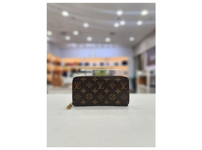 Louis Vuitton Cartera larga con cremallera de Monogram Canvas - vista 2