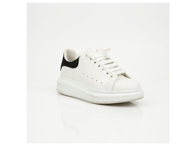 Alexander Mcqueen Sneakers Oversole White Black Tab - vista 2