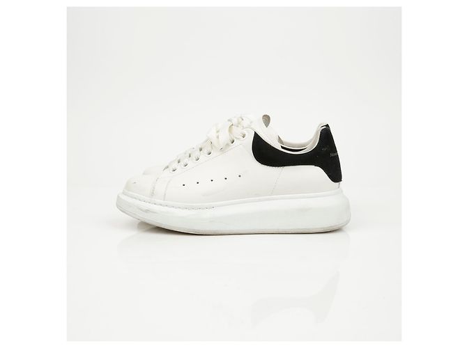 Alexander Mcqueen Sneakers Oversole White Black Tab - vista 8