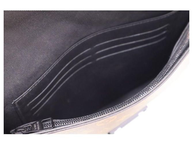 Louis Vuitton Clutch Monogram Lock Pouch - vista 19