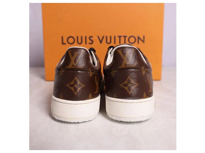 Louis Vuitton Baskets Timeout Brodées Brown - vue 3