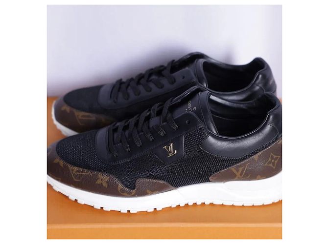 Louis Vuitton Zapatillas Runaway Gold Black - vista 3