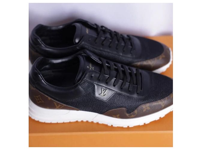 Louis Vuitton Zapatillas Runaway Gold Black - vista 4