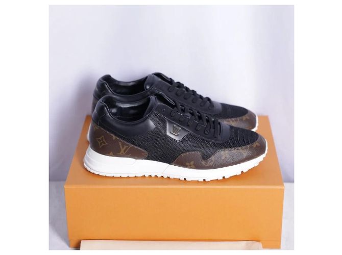Louis Vuitton Zapatillas Runaway Gold Black - vista 5