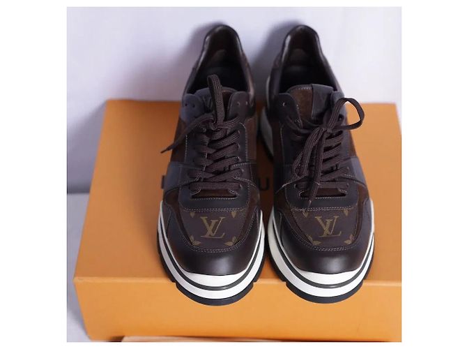 Louis Vuitton Sneakers in camoscio Monogram - vista 2