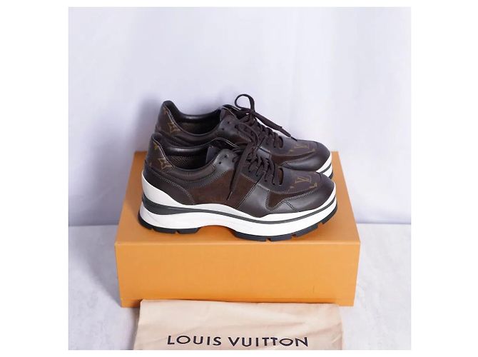 Louis Vuitton Sneakers in camoscio Monogram - vista 4