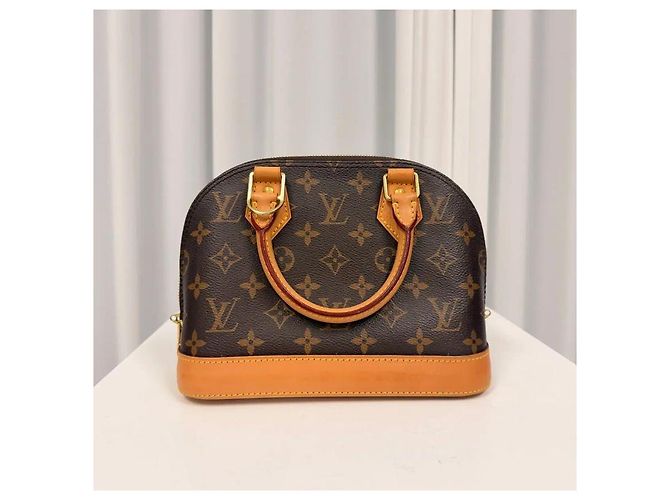Louis Vuitton Alma BB Monogram Marrón - vista 2