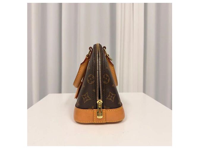 Louis Vuitton Alma BB Monogram Marrón - vista 3