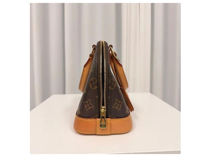 Louis Vuitton Alma BB Monogram Marrón - vista 4