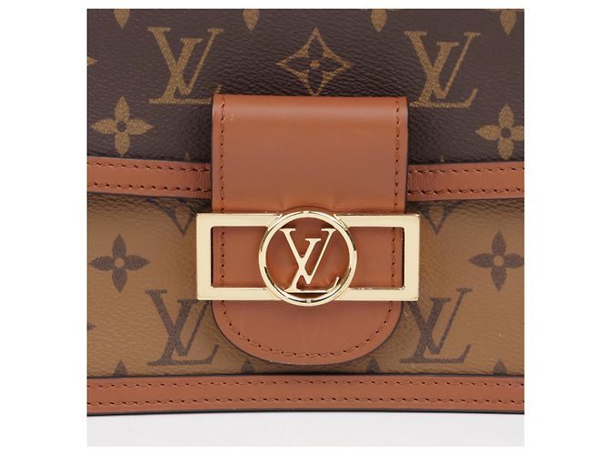 Louis Vuitton Mini Dolphin Schultertasche aus Reverse Monogram Canvas - Ansicht 3