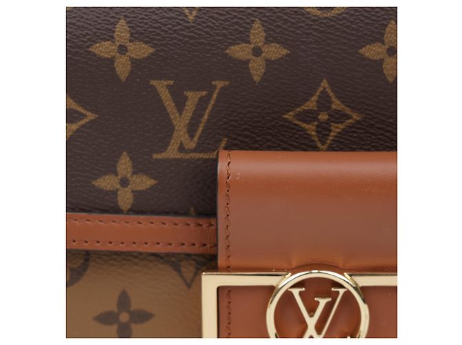 Louis Vuitton Mini Dolphin Schultertasche aus Reverse Monogram Canvas - Ansicht 4