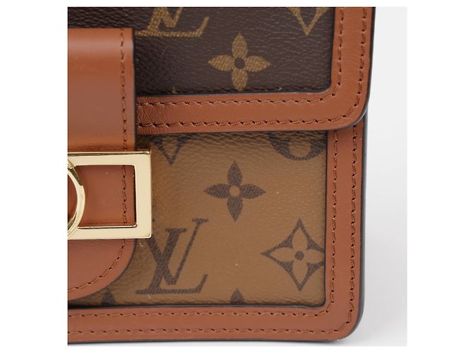 Louis Vuitton Mini Dolphin Schultertasche aus Reverse Monogram Canvas - Ansicht 5