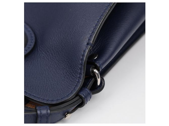 Burberry Borsa Tote in pelle blu navy con occhielli e stemma argento - vista 16