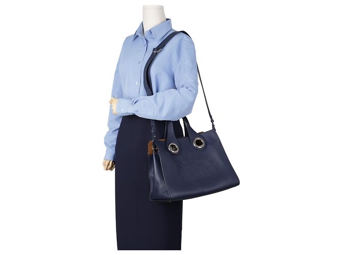 Burberry Borsa Tote in pelle blu navy con occhielli e stemma argento - vista 25