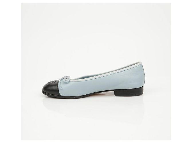 Chanel Sapatilhas de pele de vitela acolchoada - vista 9