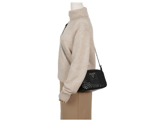 Prada Borsa a tracolla in pelle con logo in metallo Diagram e catena Nero - vista 16