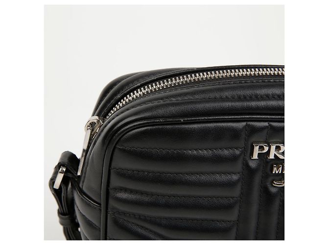 Prada Borsa a tracolla in pelle con logo in metallo Diagram e catena Nero - vista 4