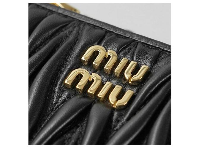Miu Miu Kartenetui aus gestepptem Nappaleder - Ansicht 9