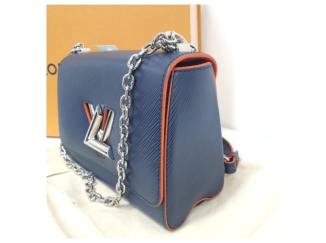 Borsa a mano Louis Vuitton Twist MM Blu Navy - vista 4