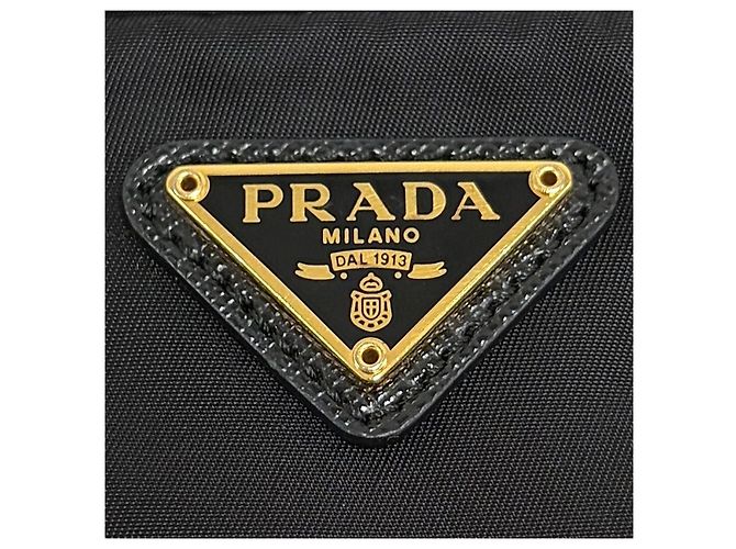 Prada Bolso Bucket de Nylon con Logo Triangular y Cordón Negro - vista 9