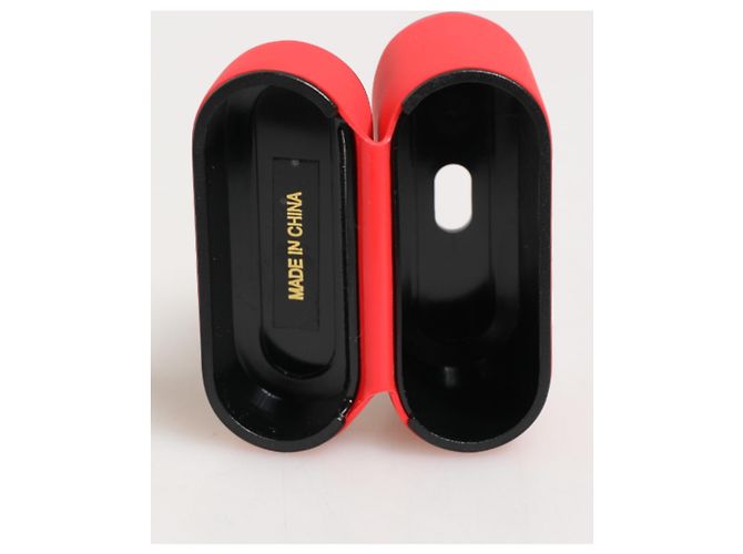 Dolce & Gabbana Custodia Airpods da uomo in PVC rosso con logo DG embossed e supporto a ribalta - vista 5