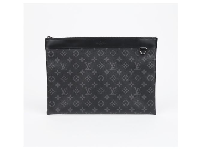 Louis Vuitton Pochette Discovery Monogram Eclipse Canvas Clutch - vue 2