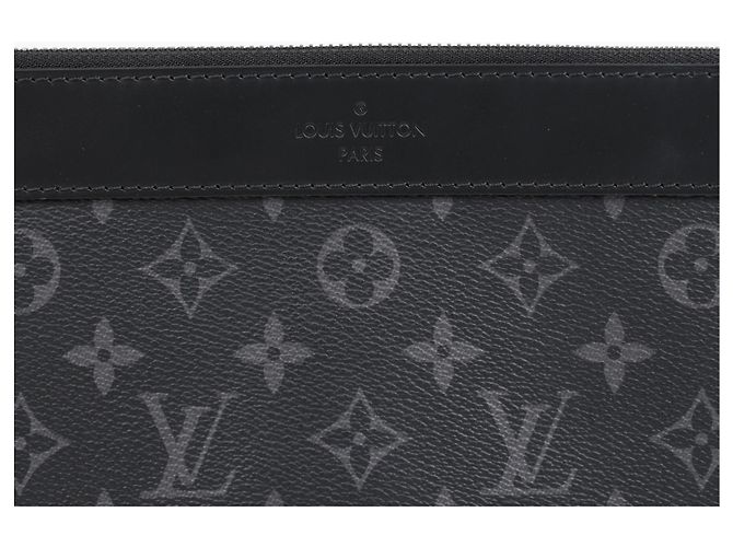 Louis Vuitton Pochette Discovery Monogram Eclipse Canvas Clutch - vue 3