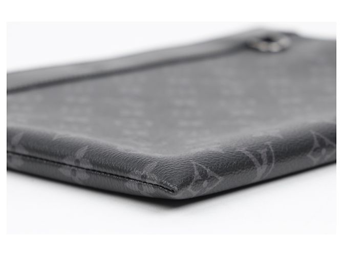 Louis Vuitton Pochette Discovery Monogram Eclipse Canvas Clutch - vue 8
