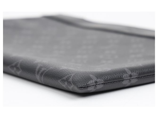 Louis Vuitton Pochette Discovery Monogram Eclipse Canvas Clutch - vue 9