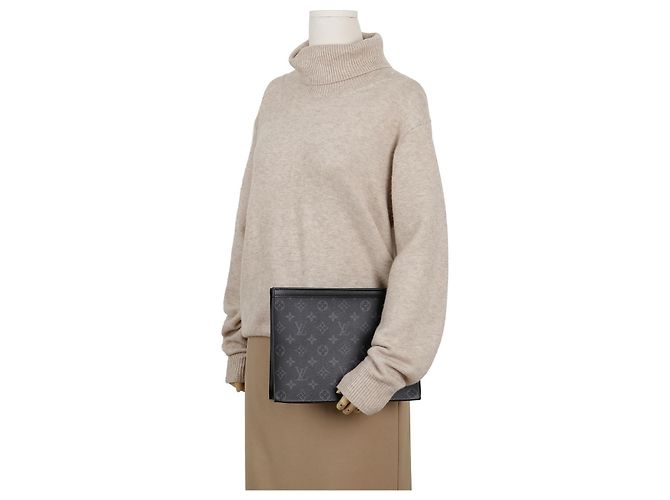 Louis Vuitton Pochette Voyage MM Monogram Borsa Clutch da Uomo - vista 8