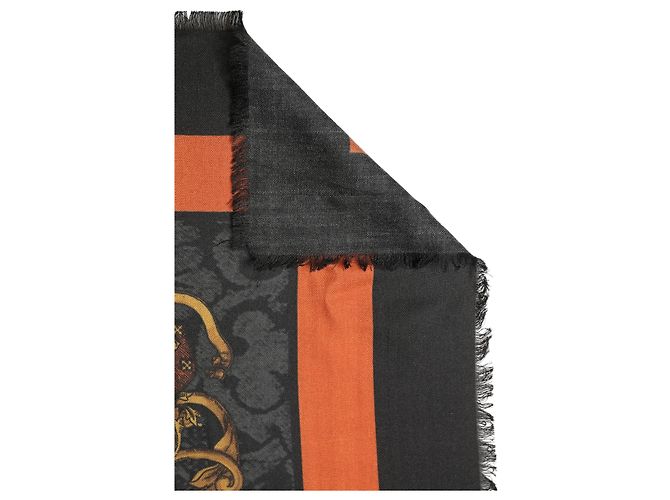 Dolce & Gabbana Sciarpa in cashmere da uomo con stampa stemma multicolore - vista 2