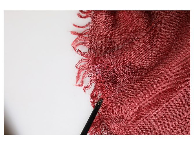 Dolce & Gabbana Foulard Wrap X Sciarpa in Cashmere e Seta Rosso con Frange - vista 6