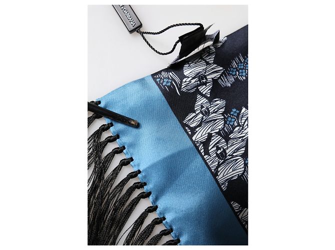 Dolce & Gabbana Sciarpa in seta con motivo floreale nero e blu e frange - vista 3