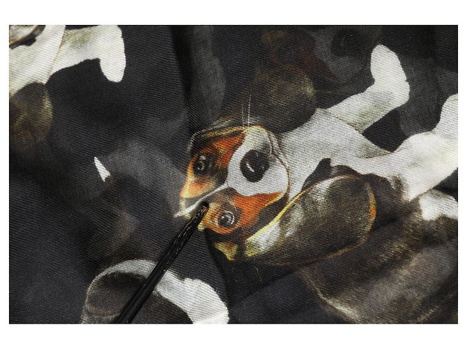 Dolce & Gabbana Sciarpa frangiata con stampa cane in lana modal nera - vista 4