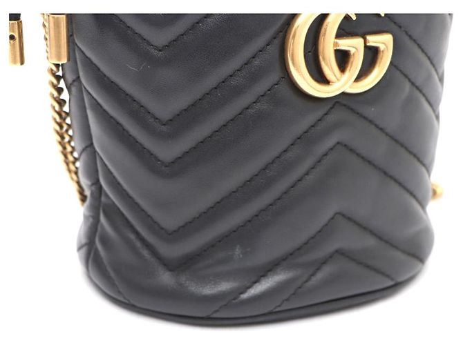Gucci Mini borsa secchiello GG Marmont Chevron con catena dorata - vista 12