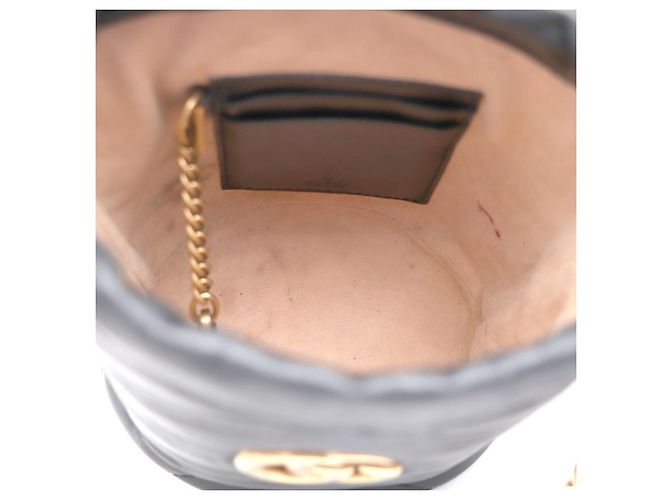 Gucci Mini borsa secchiello GG Marmont Chevron con catena dorata - vista 14