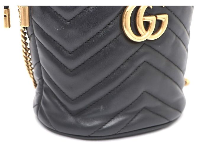 Gucci Mini borsa secchiello GG Marmont Chevron con catena dorata - vista 5