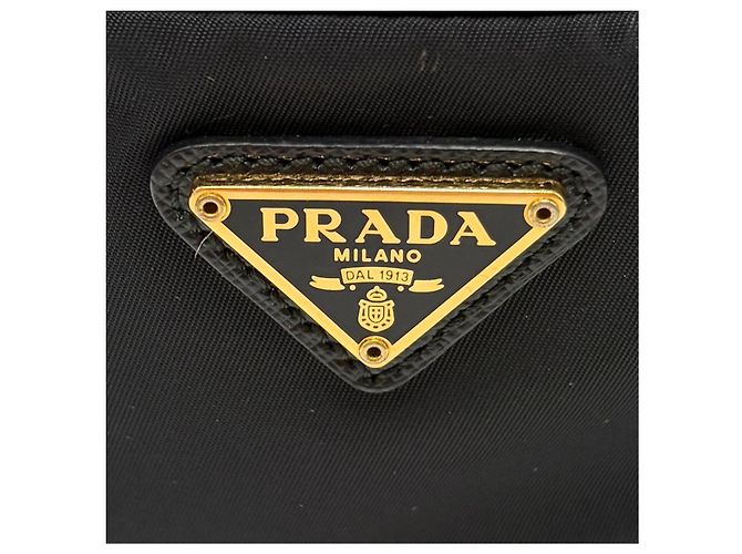 Prada Borsa bucket a tracolla Triangle Logo in Re-nylon Nero - vista 12