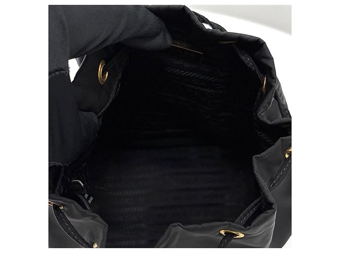Prada Borsa bucket a tracolla Triangle Logo in Re-nylon Nero - vista 14
