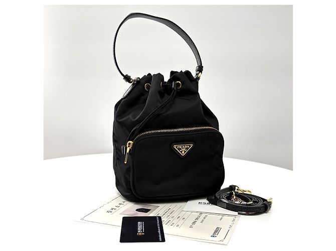 Prada Borsa bucket a tracolla Triangle Logo in Re-nylon Nero - vista 4