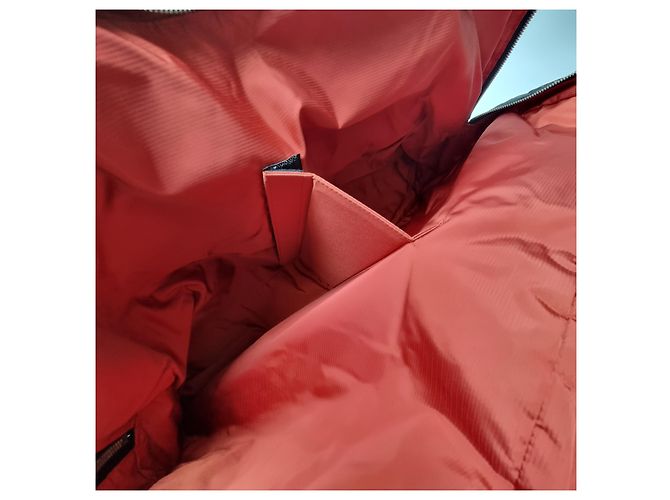 Borsa da viaggio Boston Chanel Nylon Nero Rosso - vista 18
