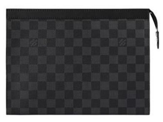 Louis Vuitton Pochette Voyage MM Damier Pattern Black - vue 2