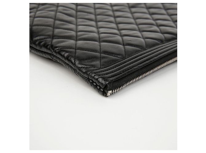 Chanel Clutch Boy in pelle d'agnello nera - vista 11