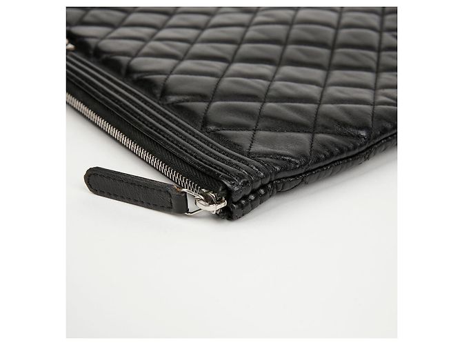 Chanel Clutch Boy in pelle d'agnello nera - vista 12