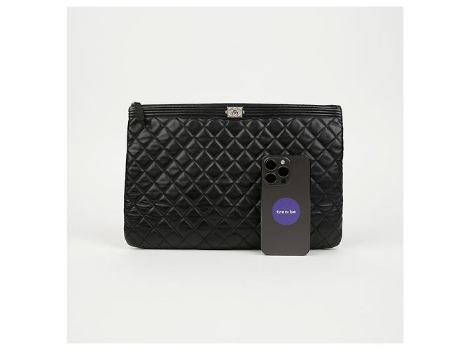 Chanel Clutch Boy in pelle d'agnello nera - vista 13