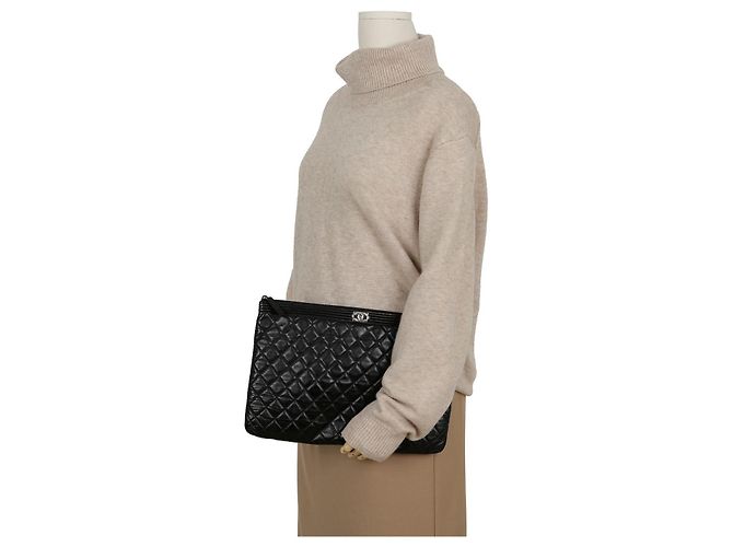 Chanel Clutch Boy in pelle d'agnello nera - vista 15