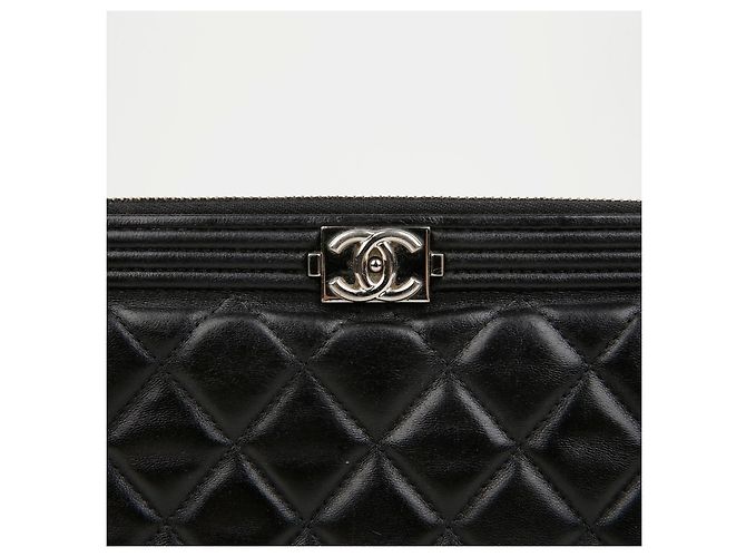 Chanel Clutch Boy in pelle d'agnello nera - vista 2