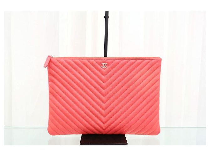 Chanel Clutch Caviar Chevron Large Silver - vista 2