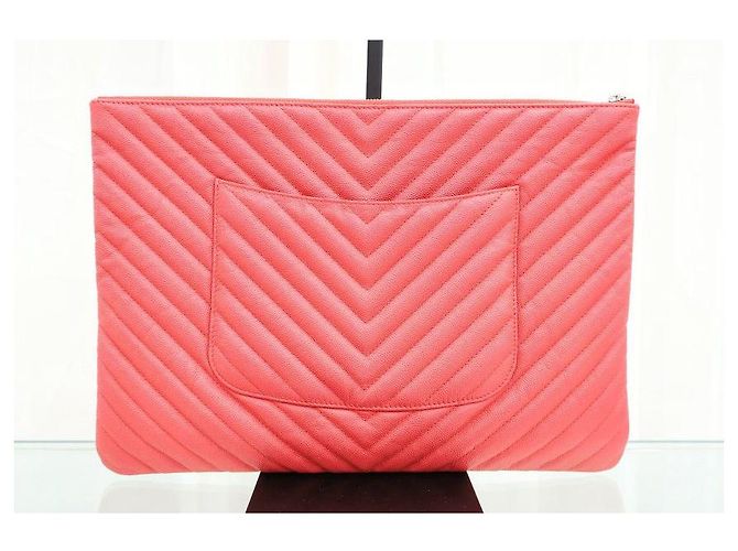 Chanel Clutch Caviar Chevron Large Silver - vista 3