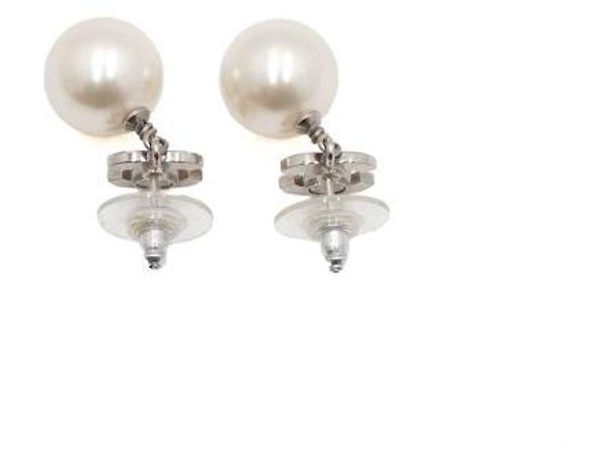 Chanel Orecchini Season Silver Crystal CC Logo Pearl Drop - vista 4